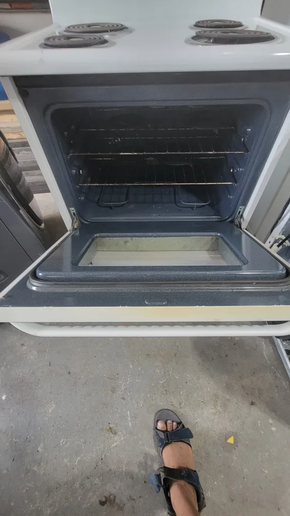 White Whirlpool Electric Range image indicator(3)