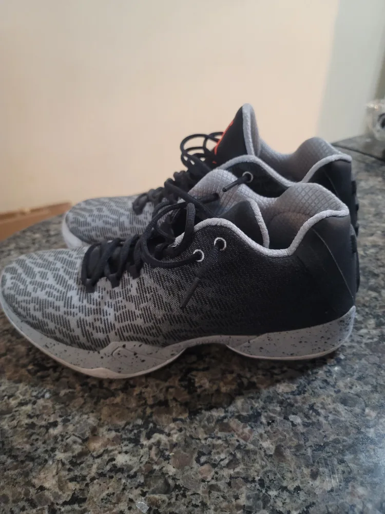 Jordan 29 Low "Infrared" Bball Shoes. Size 11 image indicator(2)