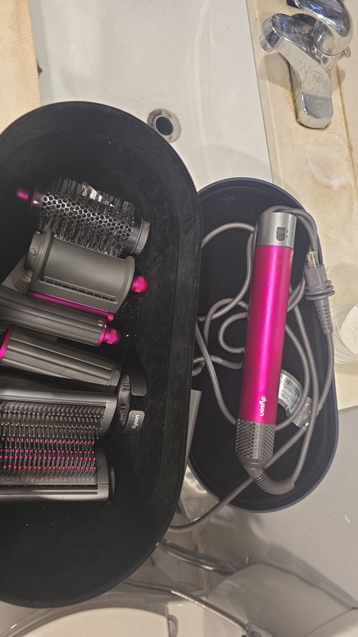 Dyson airwrap