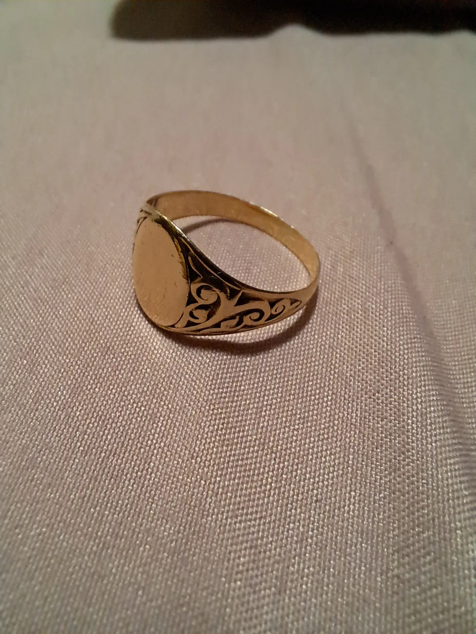 Vintage Gold Signet Ring image indicator(4)