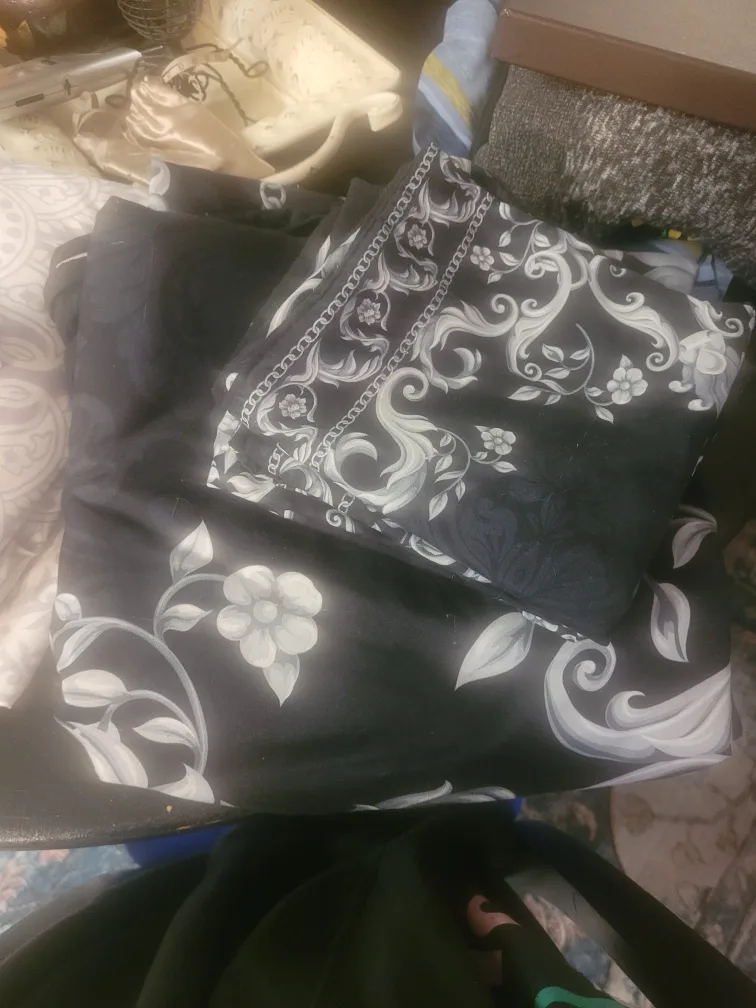 Black and White Floral Duvet Cover Set image indicator(3)