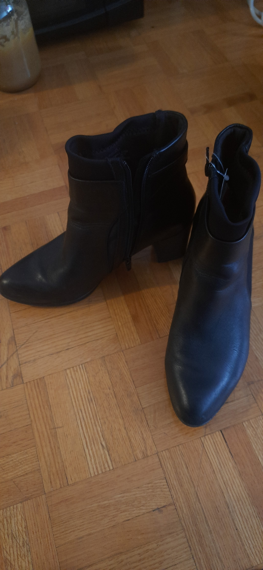 Clarks Black Leather Ankle Boots - photo 2