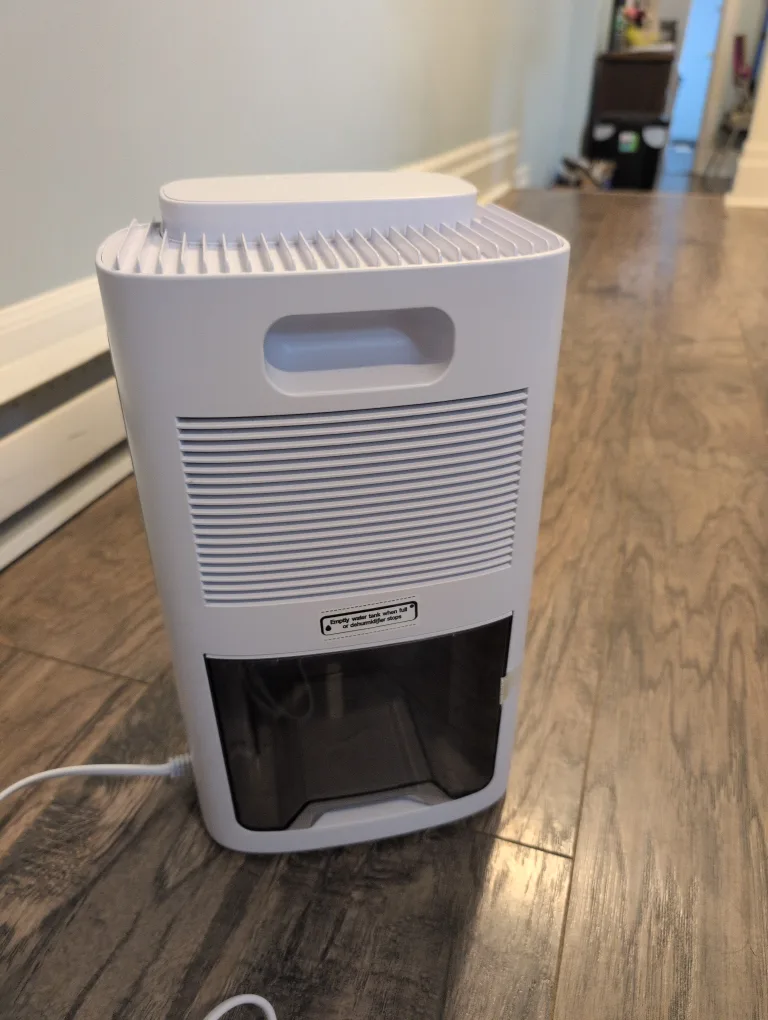 KNKA Dehumidifier - Excellent Condition! image indicator(4)