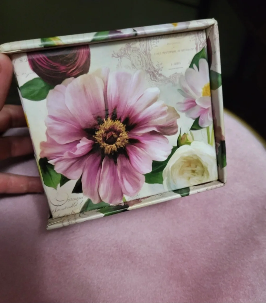 Floral Decorated Memo Cube with Drawer image indicator(4)
