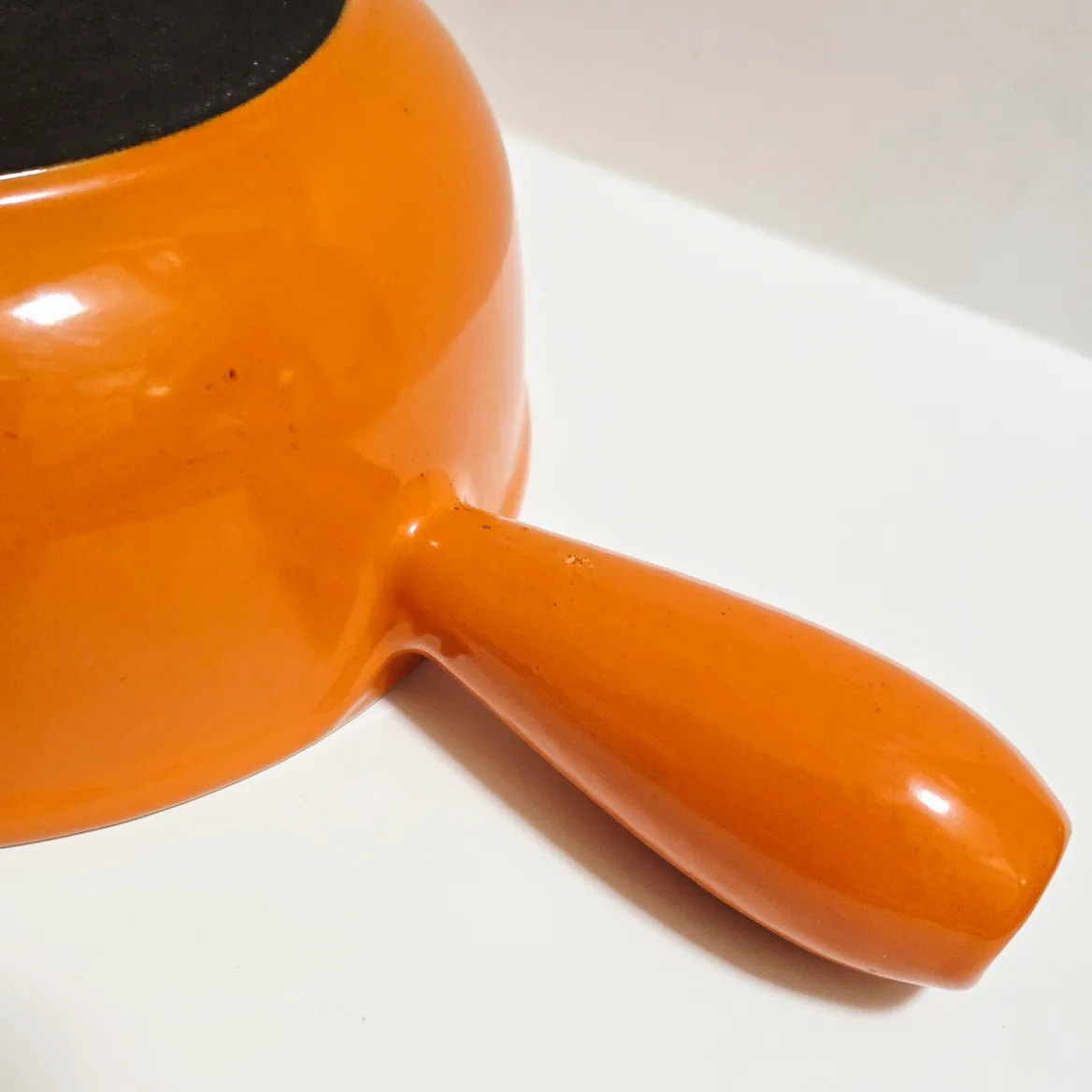 Le Creuset 22 Cast Iron Saucepan. No Lid image indicator(2)