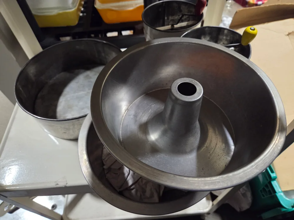 Assorted Baking Pans thumbnail