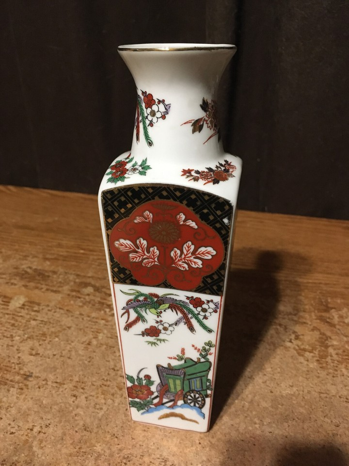 Decorative Japanese White Floral Vase bird wagon stage coach 8"