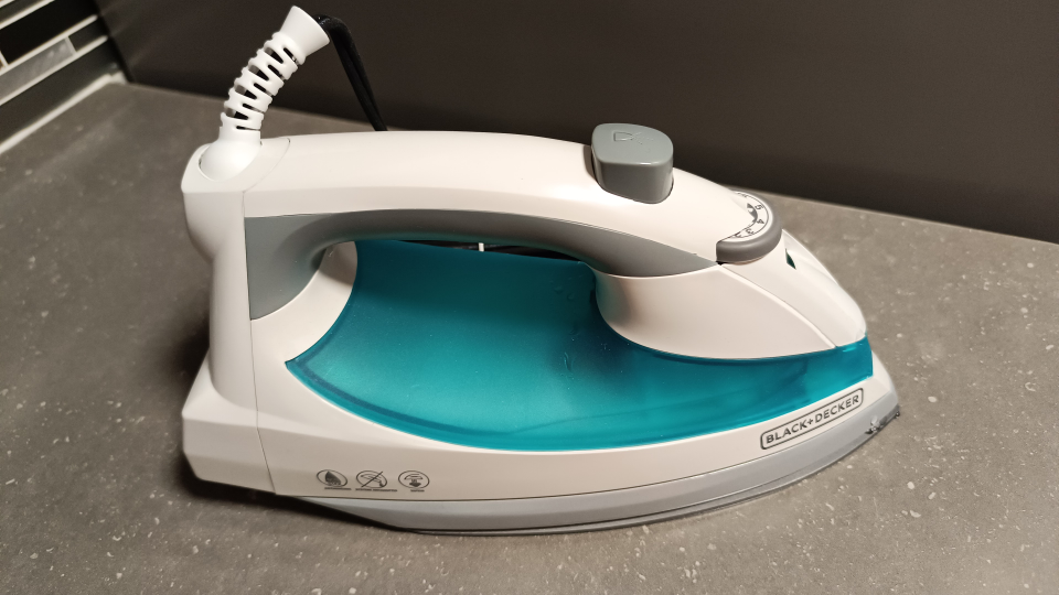 BLACK+DECKER Light 'N Easy Steam Iron