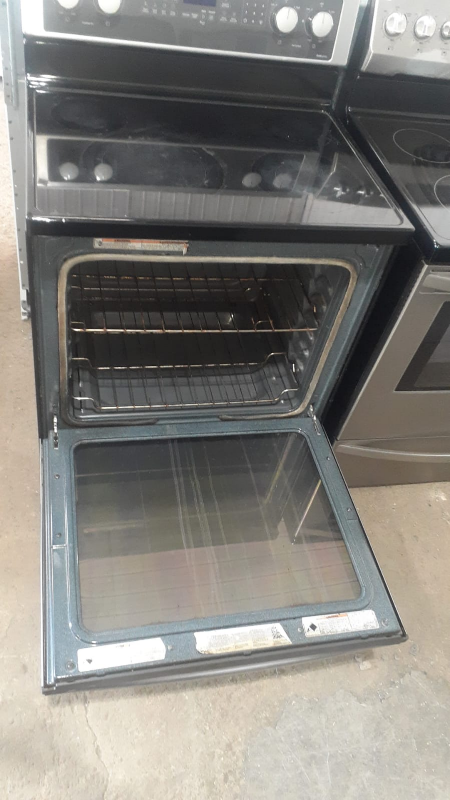 Whirlpool Electric Stove - photo 2