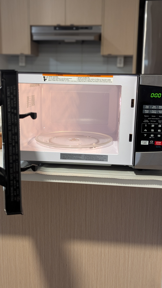 Toshiba Microwave Oven - photo 3