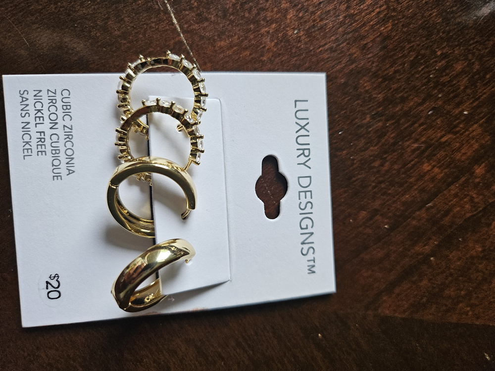 Luxury Designs Gold Ring Set - New