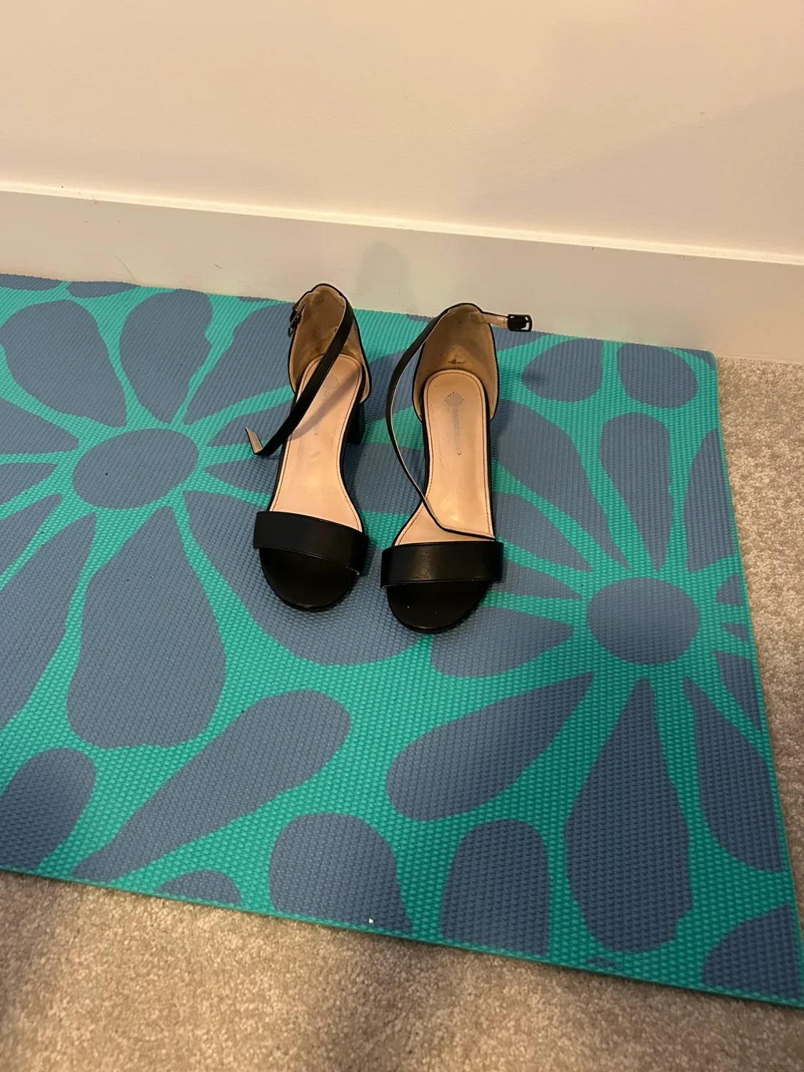 Black Heels - Size 8 image indicator(2)