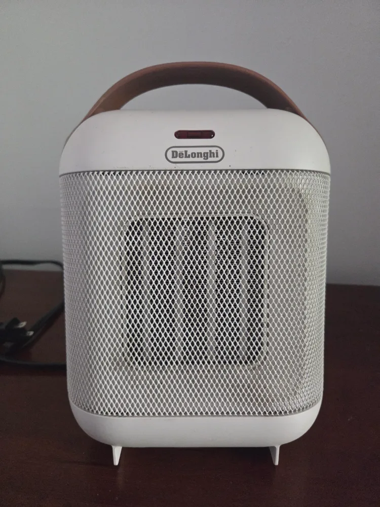 Free DēLonghi space heater. thumbnail