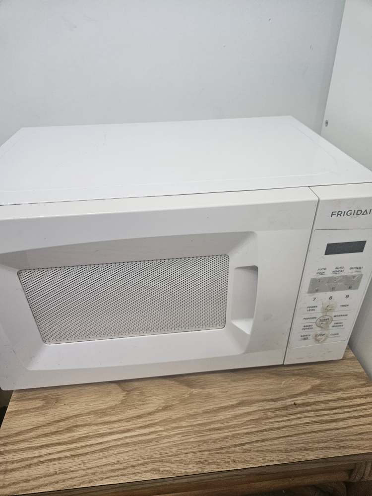 Frigidaire Microwave - photo 2