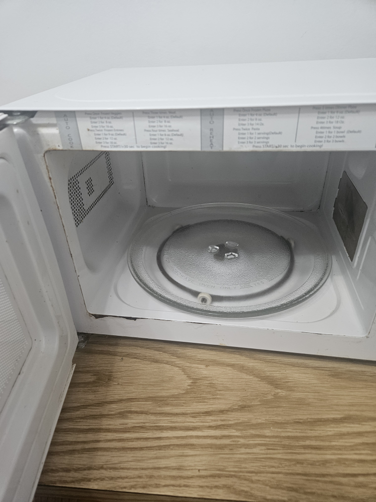 Frigidaire Microwave - photo 3