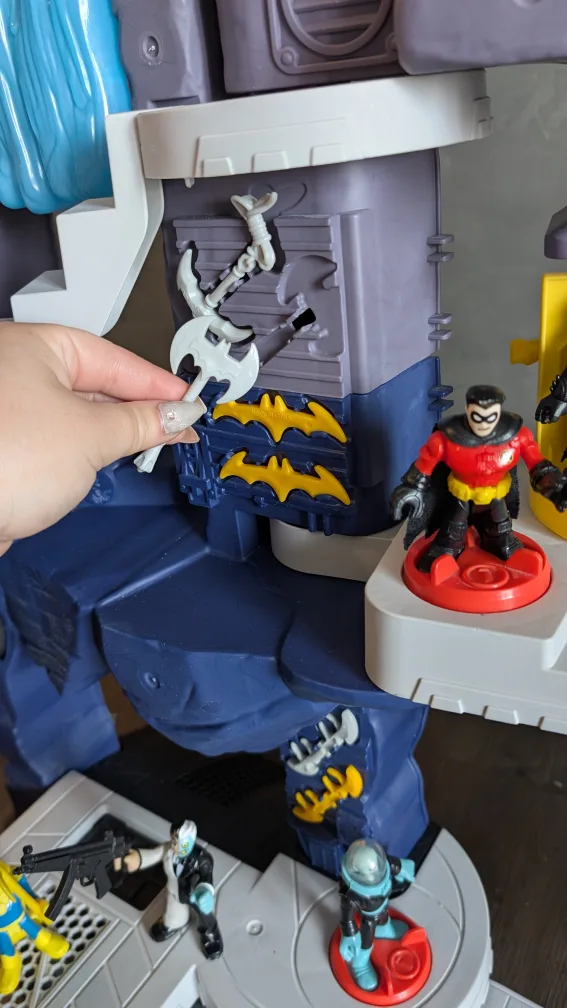 Imaginext BATCAVE + BATWING + BATSUB & More – Price Negotiable! image indicator(6)