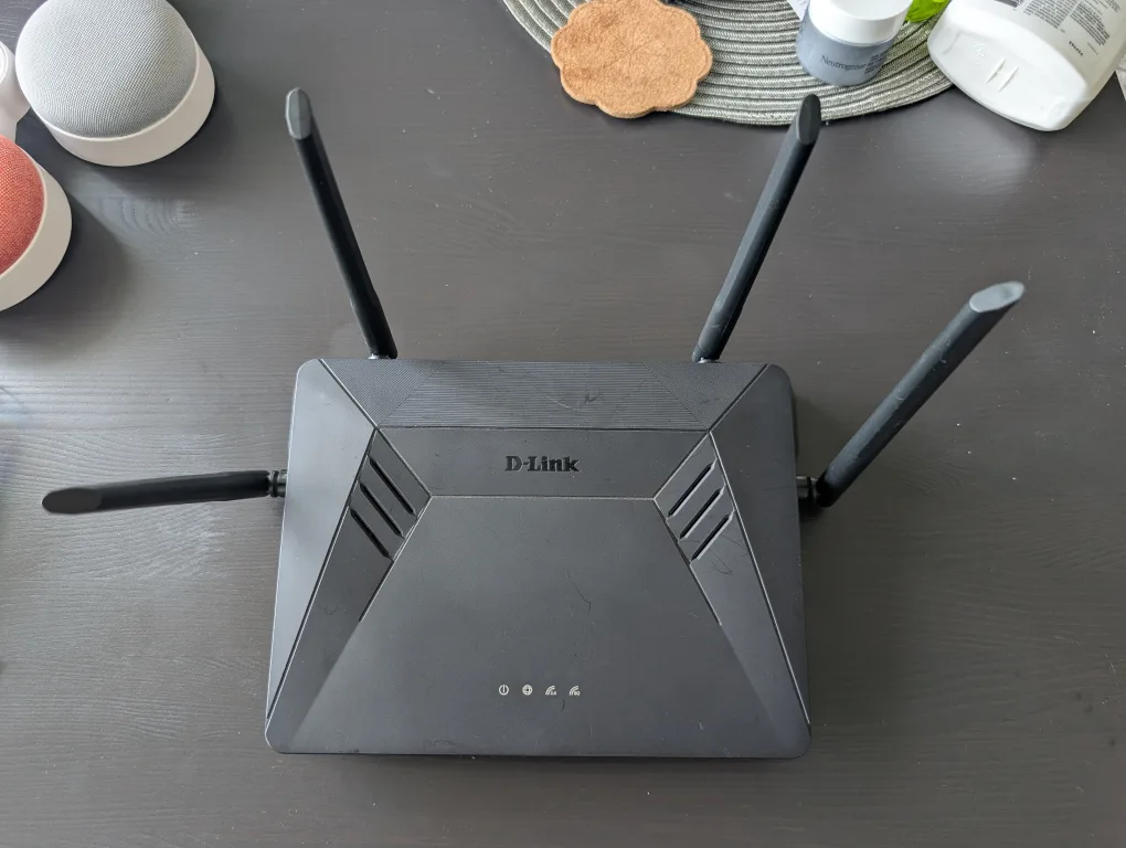 D-Link DIR-3060 Router thumbnail