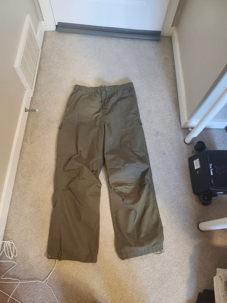 Refuge Olive Green Cargo Pants - Size M thumbnail