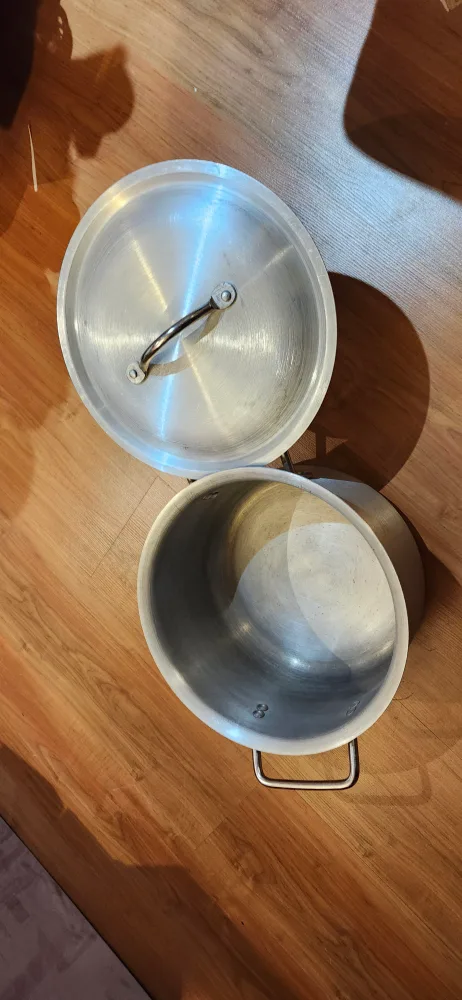 Aluminum Pot with Lid.. price not negotiable image indicator(3)