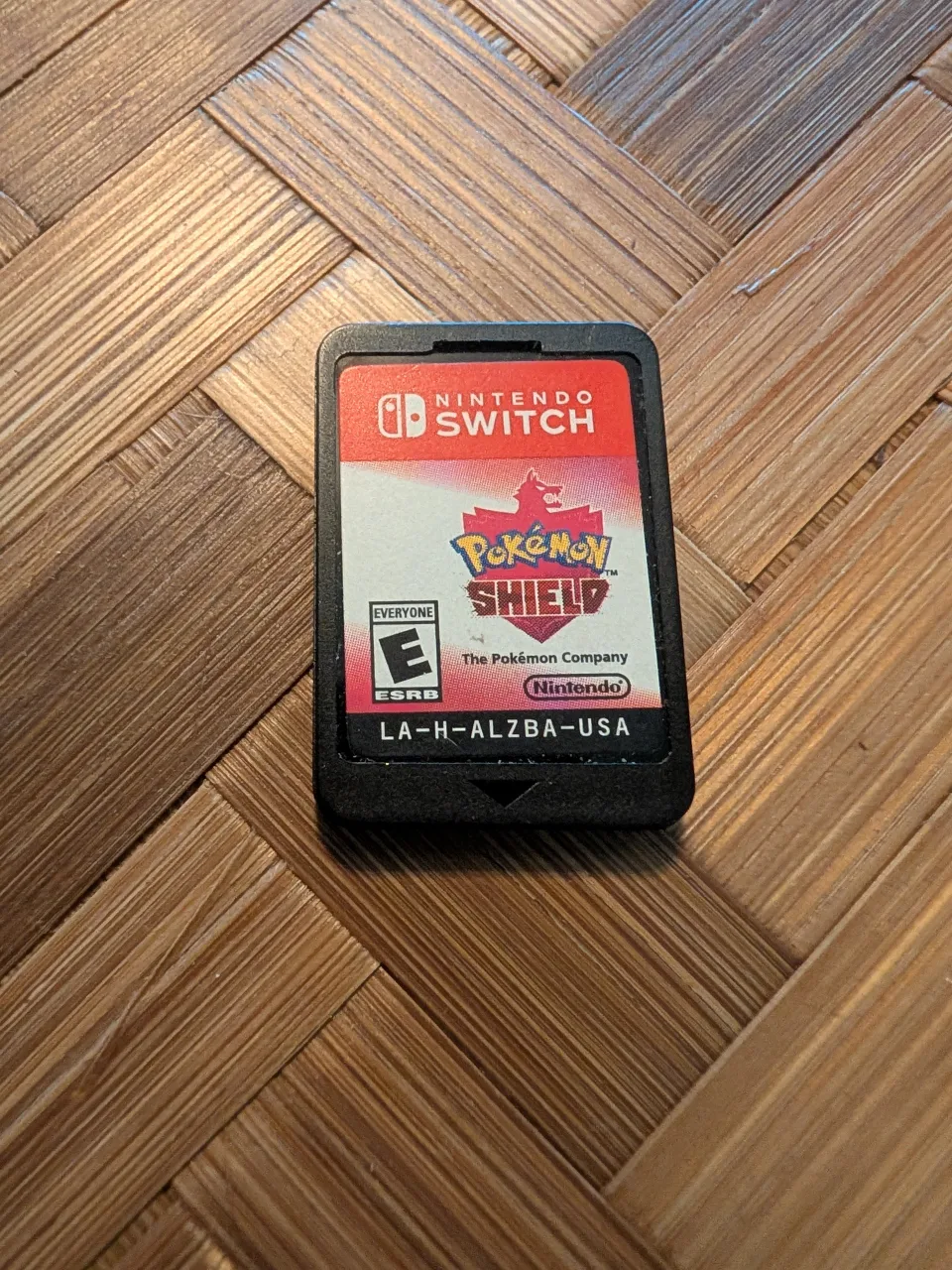 Pokemon Shield - Nintendo Switch Game thumbnail