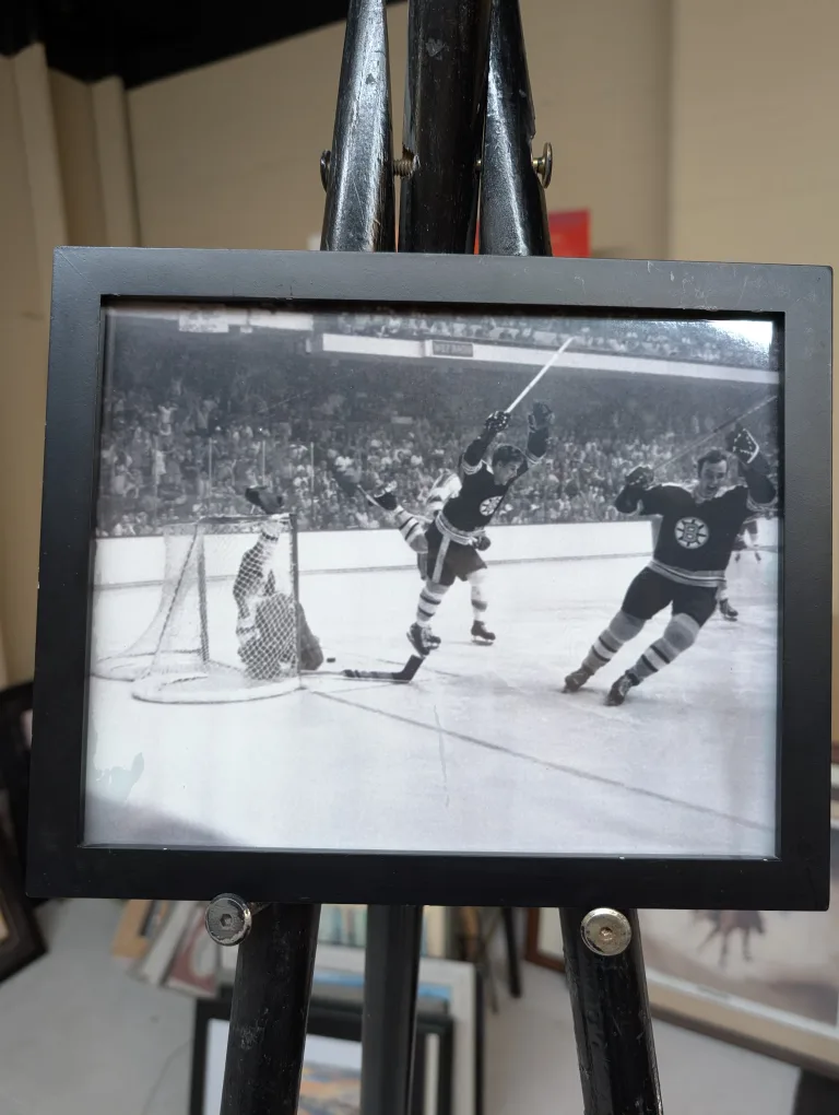 Framed Black and White Bobby Orr's Iconic "flying" Goal thumbnail