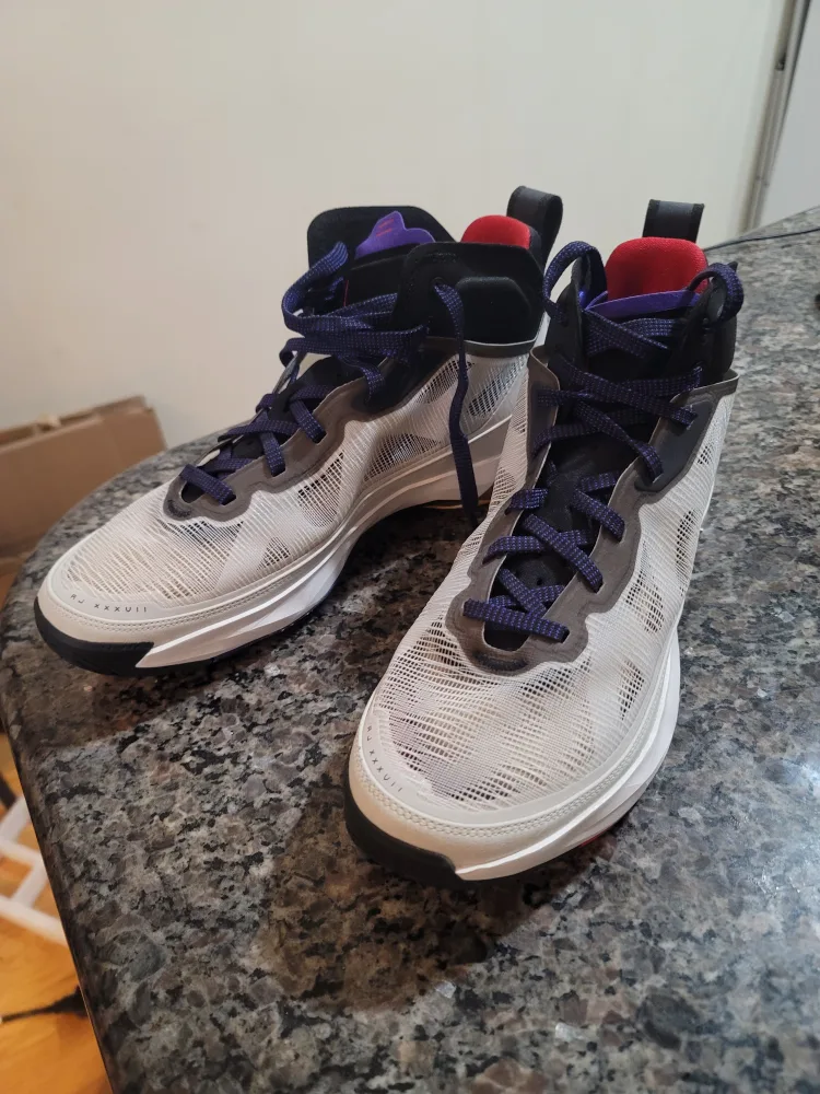 Air Jordan XXXVII Basketball Sneakers. Sz 11 image indicator(2)