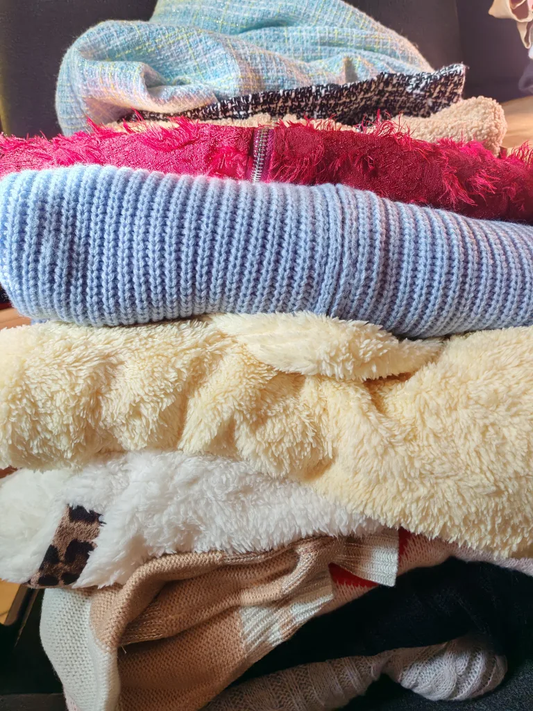 12 Assorted Sweaters & Cardigans - Bulk Sale! image indicator(8)