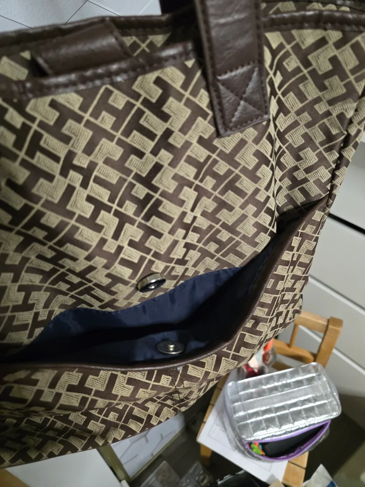 Tommy Hilfiger Handbag image indicator(3)