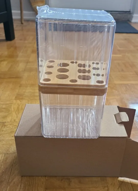 Makeup Brush Holder with Cover image indicator(2)