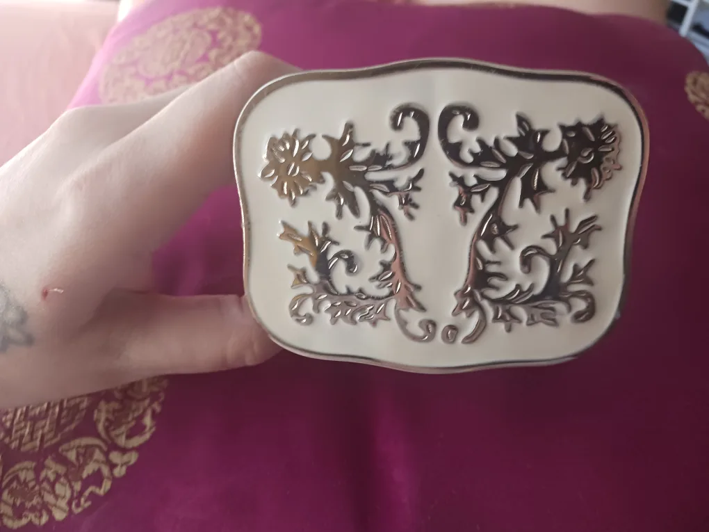 Cream-Coloured Decorative Buckle and Belt thumbnail