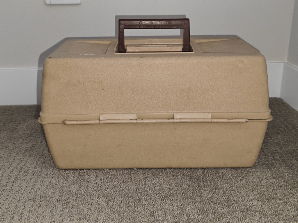 Vintage Old Pal 3 Tier 1070 Plastic Fishing Lure Tackle Box - photo 3