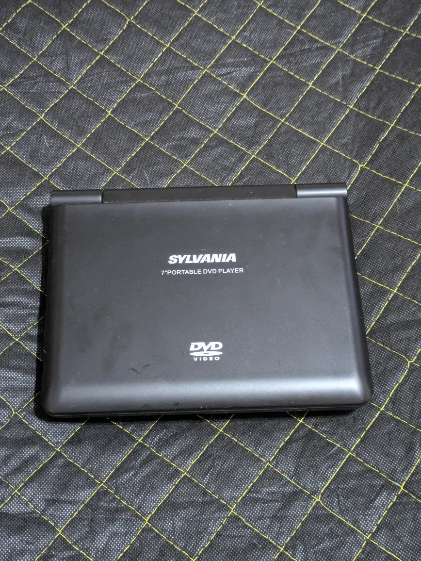 Sylvania Portable DVD Player image indicator(2)