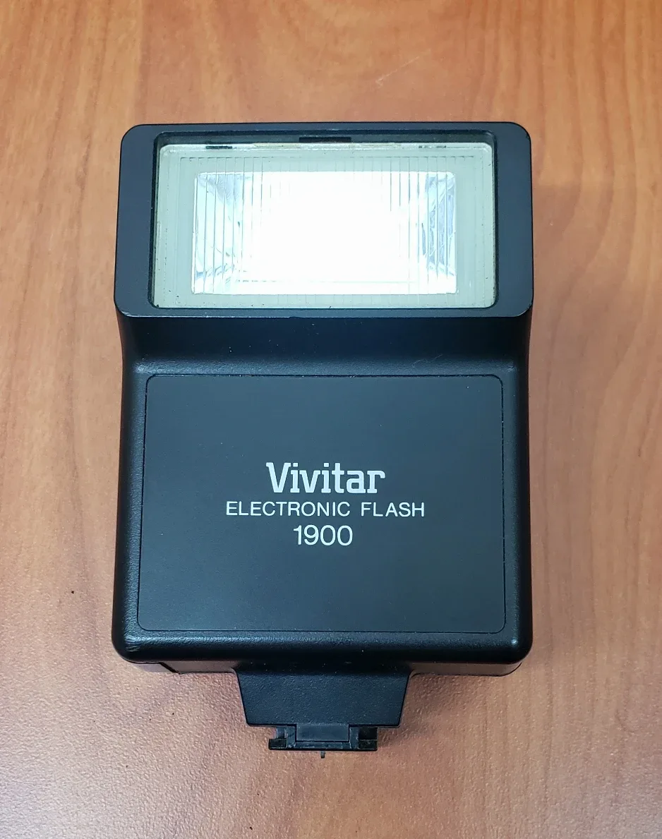 Vivitar Electronic Flash 1900 thumbnail