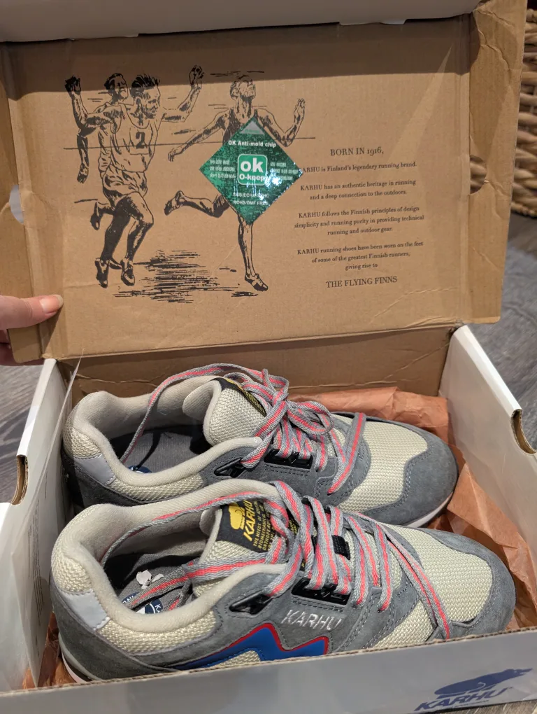 BNIB Karhu Synchron Classic Sneakers - Size 8.5 image indicator(2)