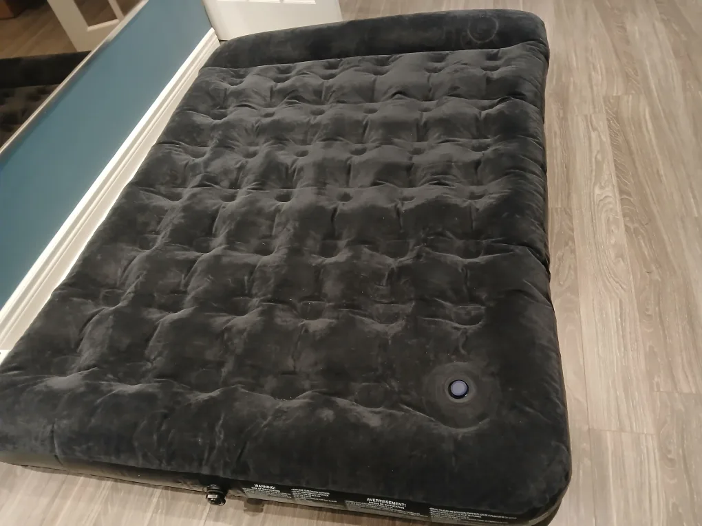 Air mattress for camping - Queen size thumbnail