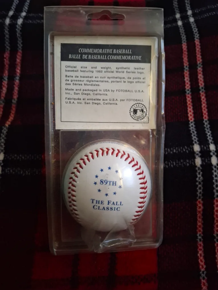 Commemorative Baseball - 1992 World Series image indicator(2)