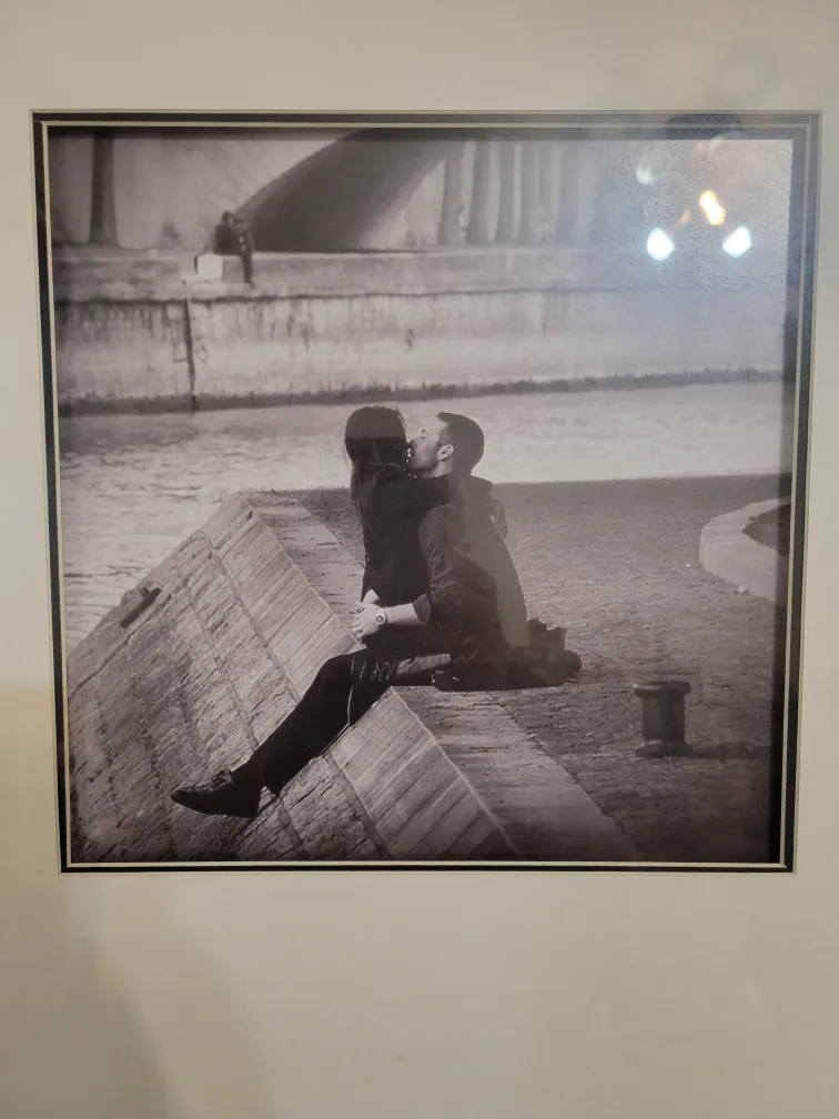 Framed Black and White Photo image indicator(2)