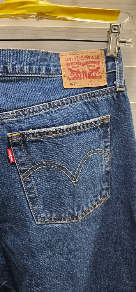 New brand Levi's 501 Jeans - W33 L30 - Distressed image indicator(3)