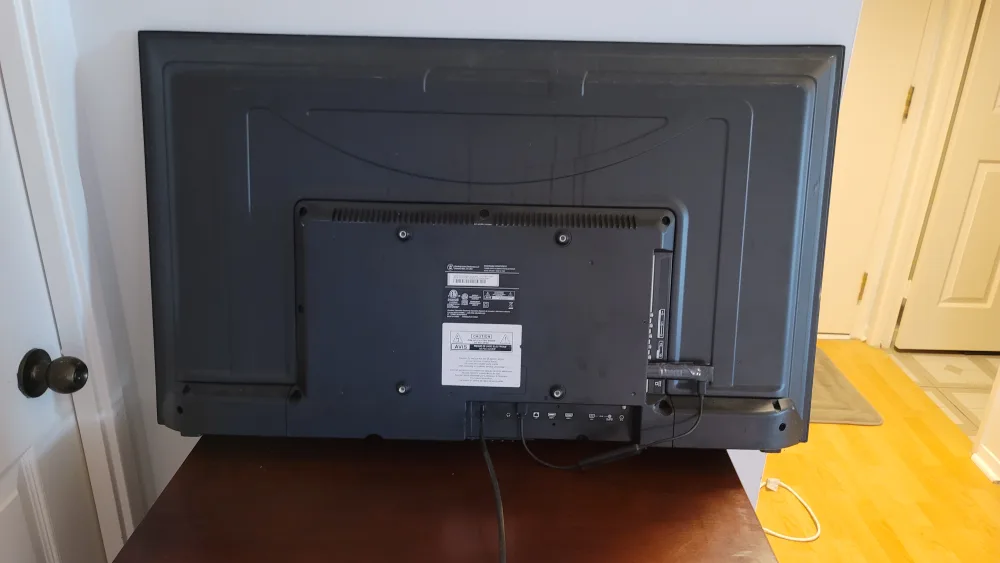 Westinghouse WD40FW2610 40" TV with roku stick image indicator(2)