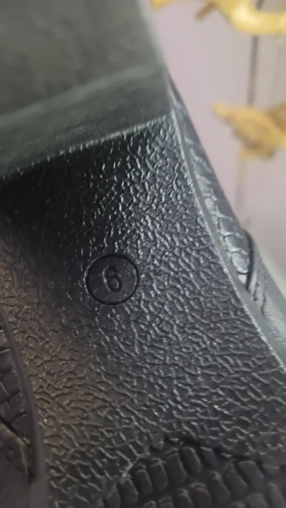 Le Chateau Black Ankle Boots - Size 6 image indicator(2)