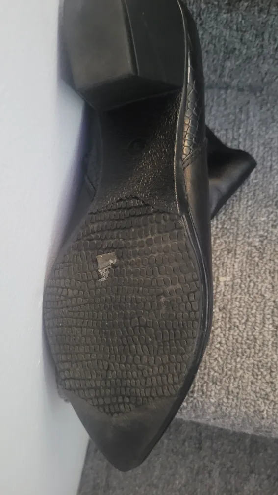 Le Chateau Black Ankle Boots - Size 6 image indicator(3)