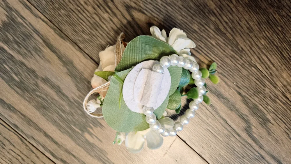 Faux Flower Corsages and Boutonnieres image indicator(5)