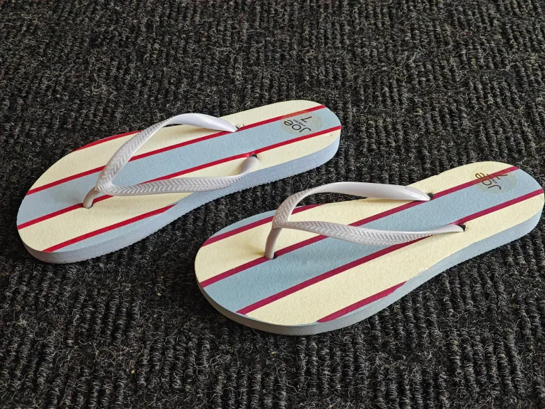 Joe Fresh Women Flip Flops Sandals / Slippers - Size 7 thumbnail