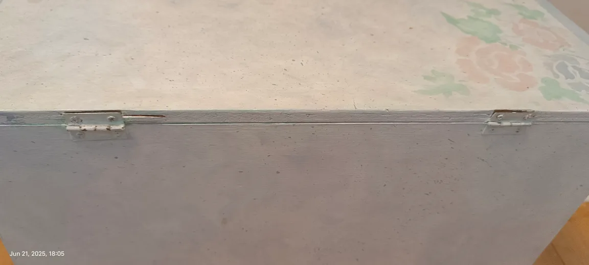 Hand-Painted Floral Storage wooden bench/chest image indicator(10)