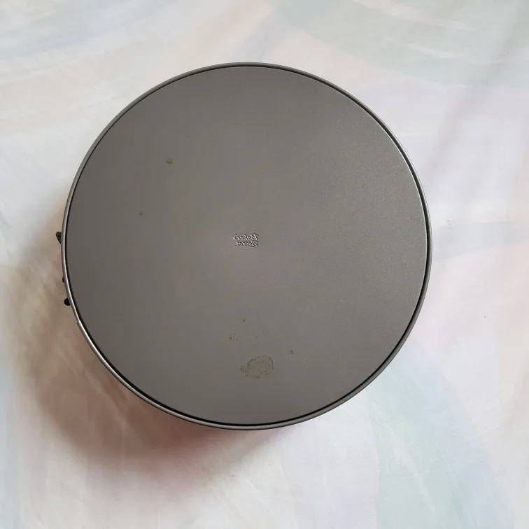 Betty Crocker 9.5" Springform Pan image indicator(3)