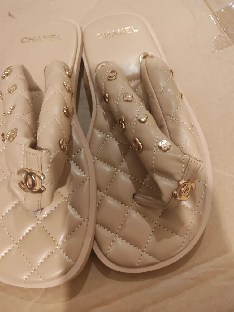 Chanel Beige Thong Sandals image indicator(2)