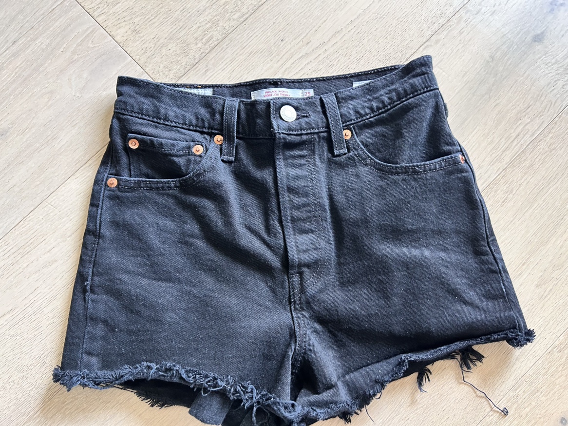 Levi’s ribcage shorts size 25 - photo 2