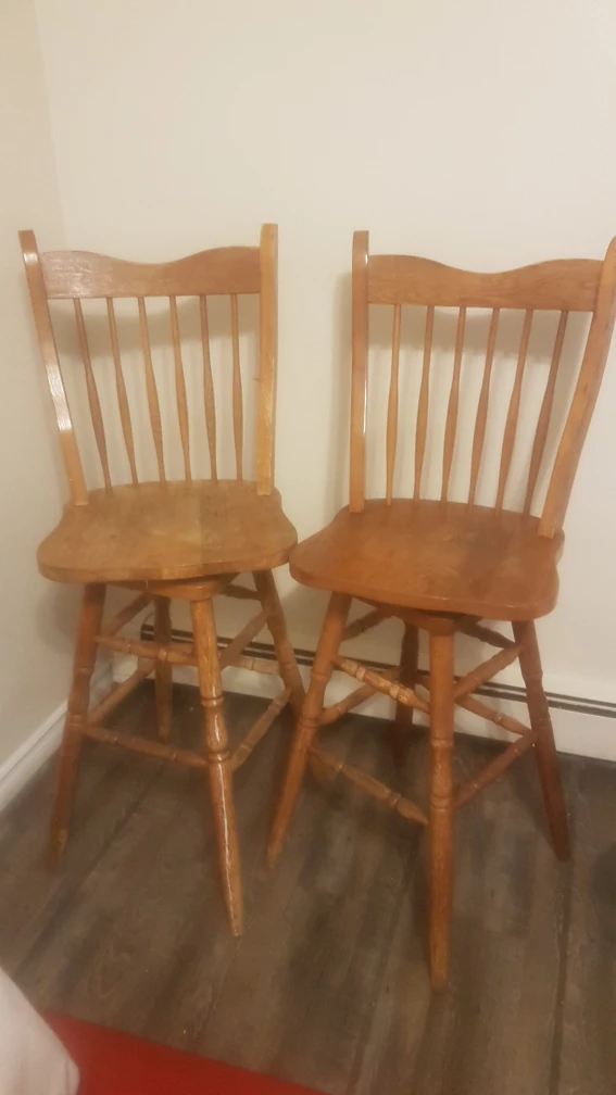 Set of Two Wood Bar Stools with swivels🥕