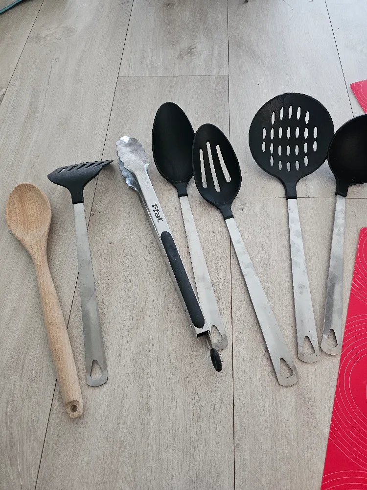 Kitchen Utensils and Placemats Set thumbnail