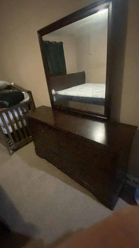 Queen Bedroom Set - Bed, Dresser and Mirror - photo 2